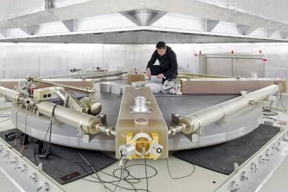 10/11/2023 El láser anular de Wettzell se ha perfeccionado continuamente desde su puesta en servicio. POLITICA INVESTIGACIÓN Y TECNOLOGÍA ASTRID ECKERT/TUM