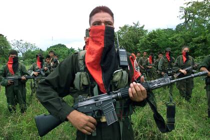 11-04-2002 Guerrilleros del Ejército de Liberación Nacional (ELN) colombiano POLITICA SUDAMÉRICA COLOMBIA CARLOS VILLALON