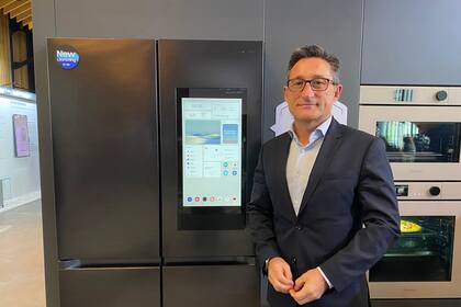 11/04/2024 El director del área de gama blanca de Samsung, Nacho Ángel.. La Inteligencia Artificial (IA) es uno de los pilares en los que Samsung está basando sus nuevos dispositivos, incluidos los nuevos electrodomésticos presentados en el evento Welcome to BESPOKE AI, en los que, según ha subrayado el director del área de gama blanca de Samsung, Nacho Ángel, y muestran las múltiples nuevas funciones de eficiencia, la IA "no tiene límites". POLITICA