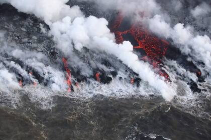 11/05/2021 Un flujo de lava del volcán Kilauea de Hawái ingresa al océano cerca de Isaac Hale Beach Park el 5 de agosto de 2018. La erupción del volcán en 2018 fue la más grande en más de 200 años. POLITICA INVESTIGACIÓN Y TECNOLOGÍA USGS
