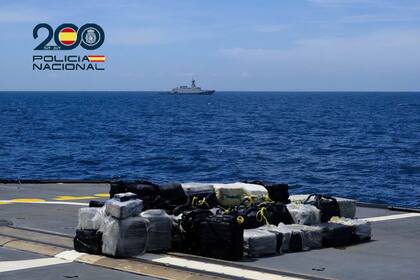 11/06/2024 Interceptado en aguas próximas a Canarias un pesquero con 2,7 toneladas de cocaína procedente de Venezuela. Agentes de la Policía Nacional han interceptado un pesquero en aguas próximas a Canarias que transportaba 2,7 toneladas de cocaína procedente de Venezuela, en una operación conjunta con la DEA de EEUU y Aduanas Francesas (DNRED). ESPAÑA EUROPA MADRID POLÍTICA POLICÍA NACIONAL