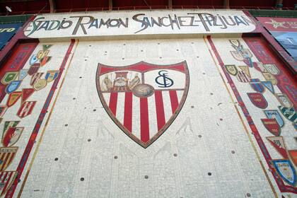 11/07/2007 Mosaico de la fachada del estadio del Sevilla FC con el escudo del equipo DEPORTES