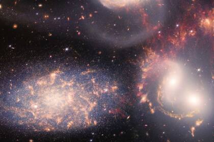 11/10/2022 Webb revela nuevas sorpresas en moléculas orgánicas de galaxias cerca de agujeros negros.  El telescopio espacial James Webb ha revelado novedades sobre la formación y evolución galáctica observando las pequeñas moléculas orgánicas en la región nuclear de las galaxias activas.  POLITICA INVESTIGACIÓN Y TECNOLOGÍA UNIVERSIDAD DE OXFORD
