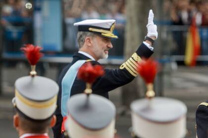 12-10-2019 El rey Felipe VI saluda a las tropas durante el desfile militar por el Día de la Fiesta Nacional, en Madrid (España) a 12 de octubre de 2019. POLITICA Ricardo Rubio - Europa Press