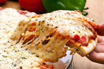 120 locales participan de La noche de las pizzerías, y ofrecerán empanadas y pizzas con un 50 por ciento de descuento