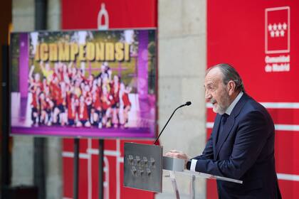 12/01/2024 El presidente de la Real Federación de Fútbol de Madrid, Paco Díez, interviene durante el acto de bienvenida a los trofeos del Mundial Femenino de Fútbol de 2023 y de la UEFA Nations League 2022/23 masculina, en la Real Casa de Correos, a 12 de enero de 2024, en Madrid (España). Los trofeos se exhibirán al público hasta el próximo jueves, día 18 de enero, en la Real Casa de Correos. DEPORTES Jesús Hellín - Europa Press