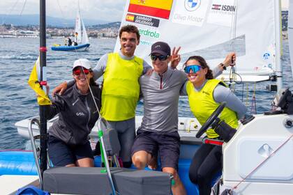 12/05/2024 Jordi Xammar y Nora Brugman con su entrenador, Juan de la Fuente, y Pilar Clapers, fisioterapeuta de la RFEV. DEPORTES RFEV