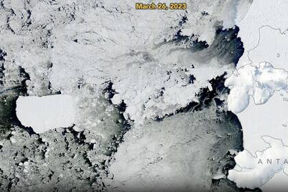 13/04/2023 Un longevo iceberg antártico se dirige a mar abierto. Un enorme y longevo iceberg ubicado frente a la costa antártica durante más de dos décadas finalmente comenzó a moverse hacia el mar abierto a fines de 2022. POLITICA INVESTIGACIÓN Y TECNOLOGÍA NASA