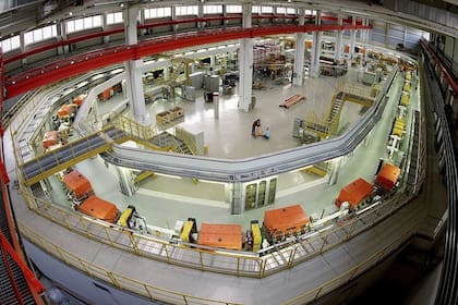 13/07/2023 En su experimento, los científicos de JEDI utilizaron una característica especial del acelerador de partículas COSY de Jülich: el uso de haces polarizados. POLITICA INVESTIGACIÓN Y TECNOLOGÍA FORSCHUNGSZENTRUM JÜLICH / RALF-UWE LIMBACH