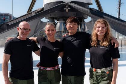 13/08/2024 Space X anuncia el primer viaje espacial que sobrevuele los polos. Space X lanzará antes de fin de año la primera misión espacial tripulada, integrada por astronautas privados, que explore la Tierra desde una órbita polar y sobrevuele las regiones polares de la Tierra. POLITICA INVESTIGACIÓN Y TECNOLOGÍA SPACE X