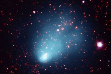 13/09/2023 Un choque titánico en el universo temprano reta el modelo cosmológico.  Una colisión de dos cúmulos masivos de galaxias cuando el universo tenía la mitad de su edad actual no debería haber ocurrido según la teoría estándar de la cosmología, según un grupo de astrónomos.  POLITICA INVESTIGACIÓN Y TECNOLOGÍA NASA/CXC/RUTGERS