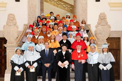 13/10/2023 UNIR inviste doctores honoris causa a directores de la RAE y de las Academias de la Lengua de Colombia, Ecuador y México. La Universidad Internacional de La Rioja (UNIR) ha investido doctores honoris causa a Santiago Muñoz Machado, director de la Real Academia Española y presidente de la Asociación de Academias de la Lengua Española (ASALE); Juan Carlos Vergara Silva, director de la Academia Colombiana de la Lengua; Susana Cordero de Espinosa, directora de la Academia Ecuatoriana de la Lengua; y Gonzalo Celorio Blasco, director de la Academia Mexicana de la Lengua, en una ceremonia celebrada este viernes en Monasterio de San Millán de Cogolla, cuna de la lengua castellana. SOCIEDAD ESPAÑA EUROPA LA RIOJA SERGIO ESPINOSA JPEG ESTUDIO