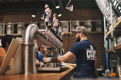 14 barrios festejan hoy "La noche de las cervecerías"