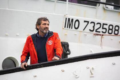 14/02/2020 El director de Proactiva Open Arms, Òscar Camps, momentos antes de atender a los medios de comunicación desde el barco 'Open Arms' para informar sobre la situación en el Mediterráneo, en Barcelona (Catalunya /España), a 14 de febrero de 2020. SOCIEDAD David Zorrakino - Europa Press