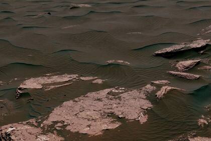 14/12/2022 Esta vista del rover Curiosity Mars de la NASA muestra dos escalas de ondas, además de otras texturas en un área donde la misión examinó una duna en el campo de dunas de Bagnold en la parte inferior del Monte Sharp. POLITICA INVESTIGACIÓN Y TECNOLOGÍA NASA / JPL-CALTECH / MSSS