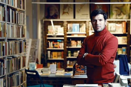 14/12/2023 El escritor y periodista peruano Renato Cisneros presente su nueva novel 'El mundo que vimos arder' CULTURA PENGUIM RANDOM HOUSE (CEDIDA)