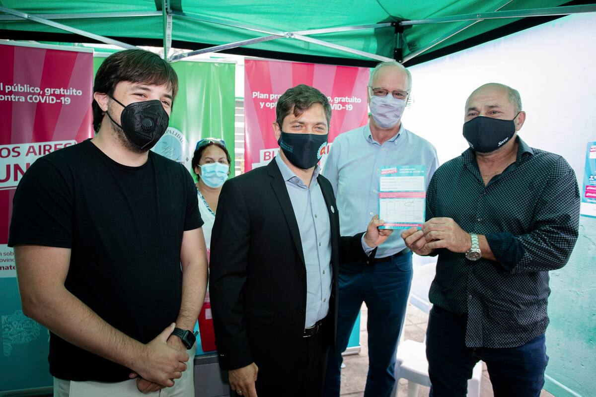15 de enero de 2021. El Gobernador de la Provincia de Buenos Aires, Axel Kicillof, visitó el hospital Cestino de Ensenada junto al intendente Mario Secco.