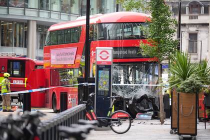 15 hospitalizados tras accidente de autobús de dos pisos cerca de la estación Victoria en Londres