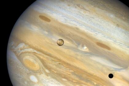 15/02/2021 Imagen de Io pasando frente a Júpiter, tomada por la nave espacial Voyager 1 en 1979. POLITICA INVESTIGACIÓN Y TECNOLOGÍA NASA/JET PROPULSION LABORATORY/IAN REGAN