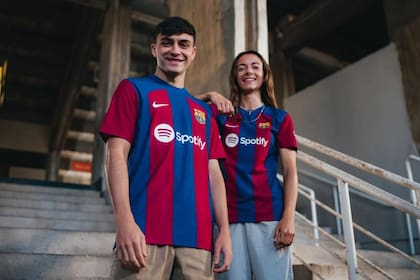 15/06/2023 Los jugadores del Barça Pedri y Aitana Bonmatí con la nueva equipación para la temporada 2022/23 DEPORTES FCB