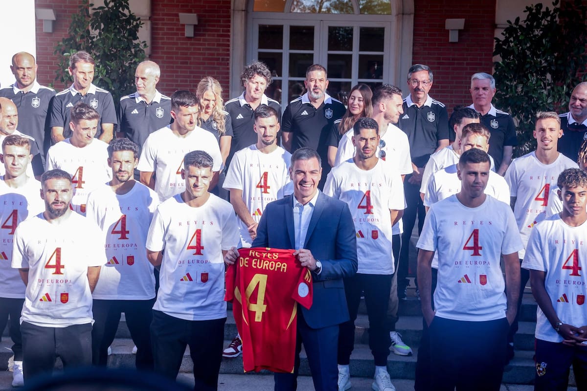 15/07/2024 El presidente del Gobierno, Pedro Sánchez, recibe a la Selección española de Fútbol, campeona de la Eurocopa 2024, en el Complejo de la Moncloa, a 15 de julio de 2024, en Madrid (España). La Selección española de Fútbol se ha proclamado campeona de Europa en la UEFA EURO 2024 celebrada en Alemania, tras ganar a la selección de Inglaterra en la final de Berlín. DEPORTES Ricardo Rubio - Europa Press