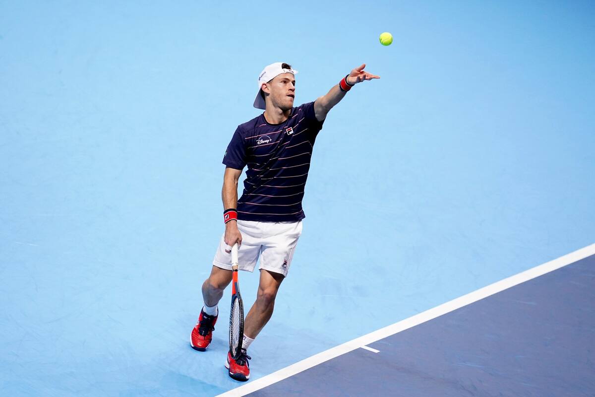 16 de noviembre de 2020, Inglaterra, Londres: el tenista argentino Diego Schwartzman en acción contra el serbio Novak Djokovic durante el partido de la fase de grupos de individuales masculinos en el torneo de tenis ATP World Tour Finals en el O2 Arena. Foto: John Walton / PA Wire / dpa