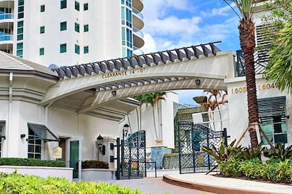 16051 Collins Ave, Sunny Isles