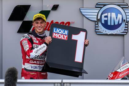 16/05/2021 Sergio García Dols celebra su triunfo en la carrera de Moto3 del Gran Premio de Francia EUROPA DEPORTES FRANCIA ASPAR TEAM
