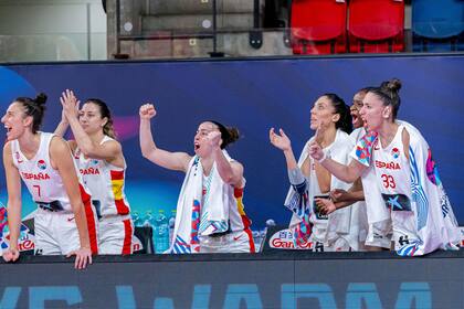 16/06/2023 La selección española femenina de baloncesto celebra una canasta. EUROPA ESPAÑA DEPORTES FEB