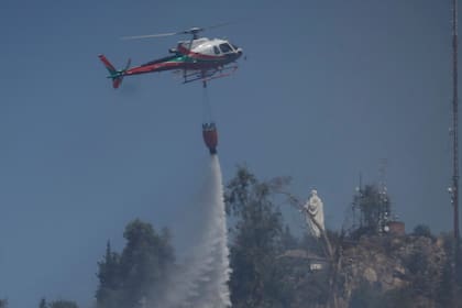 17/02/2023 Helicóptero en las labores de extinción de los incendios en Chile SOCIEDAD SUDAMÉRICA CHILE JUAN EDUARDO LOPEZ/ATON CHILE