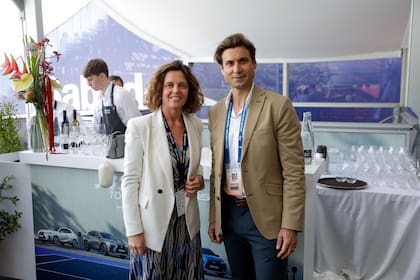 17/04/2024 La directora Lexus España, Mar Pieltain, y el director del Torneo Conde de Godó, David Ferrer, durante un evento de Lexus en el Barcelona Open Banc Sabadell-Trofeo Conde de Godó, a 17 de abril de 2024, en Barcelona, Catalunya (España). Lexus es el Coche y Patrocinador Oficial del Trofeo Conde de Godó, que se disputa del 13 al 21 de abril de 2024 en el Real Club de Tenis de Barcelona-1899. Durante el evento, Lexus ha cedido una flota de 25 vehículos híbridos y eléctricos para desplazar a todos los jugadores y cuerpo técnico, así como a las autoridades que acudirán al Real Club Tenis de la Ciudad Condal. DEPORTES Kike Rincón - Europa Press