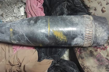 17/12/2023 Un obús en el Hospital Nasser de Jan Yunis, en la Franja de Gaza. Una niña de 13 años identificada como Dina Abu Mohsen ha muerto este domingo por el impacto de un obús israelí contra un edificio del Complejo Médico Nasser de Jan Yunis, en el sur de la Franja de Gaza, según ha informado el Ministerio de Sanidad gazatí, controlado por Hamás. POLITICA ASIA ORIENTE PRÓXIMO ASIA ORIENTE PRÓXIMO ISRAEL MINISTERIO DE SANIDAD DE GAZA