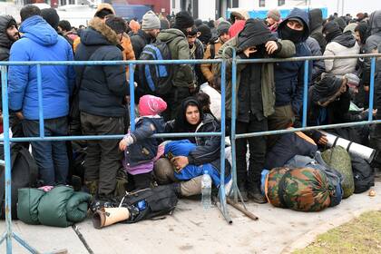 18-11-2021 El Consejo de Europa solicita acceso "inmediato" a la frontera polaca para poner fin al abuso de los DDHH.  La Guardia Fronteriza polaca ha asegurado este sábado que durante las últimas 24 horas más de 200 migrantes han tratado de cruzar la frontera desde Bielorrusia, donde se han comportado de forma "hostil" ante la presencia de fuerzas de seguridad.  POLITICA Viktor Tolochko/Sputnik