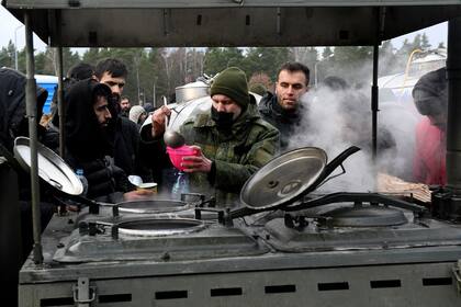 18-11-2021 Refugiados en un campamento de migrantes en el paso fronterizo de Bruzgi-Kuznica Bialostocka, cerca de la frontera bielorrusa-polaca. POLITICA Viktor Tolochko/Sputnik