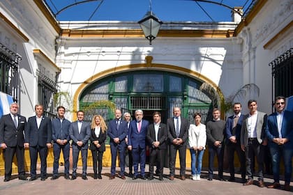 18 oct. 2021 Jura de Fidelidad a la Bandera Nacional de 8870 cadetes de la Escuela de Policía Juan Vucetich, Axel Kicillof junto a
Fernandez Anibal, Sergio Berni