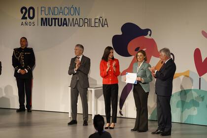 18/03/2024 El ministro Fernando Marlaska, la reina Letizia y el presidente de Mutua Madrileña, Ignacio Garralda, durante el acto de entrega de las Ayudas a la Acción Social de la Fundación Mutua Madrileña a proyectos de ONG, a 18 de marzo de 2024, en Madrid (España). Doña Letizia hace entrega de las Ayudas de la Fundación Mutua Madrileña a los 34 Proyectos de Acción Social beneficiarios de esta última Convocatoria, para entidades sin ánimo de lucro, que cuenta con una dotación anual de un millón euros y que se centran en las áreas de la discapacidad, la integración laboral de jóvenes en riesgo de exclusión, la lucha contra la violencia de género, la infancia con problemas de salud y/o exclusión, el apoyo a personas mayores y sin hogar y la cooperación al desarrollo. SOCIEDAD Antonio Gutiérrez - Europa Press