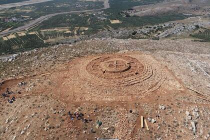 18/06/2024 Ciencia.-Obras en Creta revelan un monumento circular minoico único. Las obras de un aeropuerto en la isla griega de Creta han revelado un conjunto arquitectónico monumental, de forma circular, único en la arqueología minoica, de aproximadamente 48 metros de diámetro. POLITICA INVESTIGACIÓN Y TECNOLOGÍA MINISTERIO DE CULTURA DE GRECIA