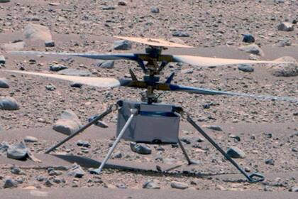 19/04/2023 Ingenuity acumula polvo marciano de dos años en sus rotores.  Por primera vez en casi dos años, el rover Perseverance de la NASA en Marte está lo suficientemente cerca como para ver el polvo en los rotores del helicóptero Ingenuity.  POLITICA INVESTIGACIÓN Y TECNOLOGÍA NASA JPL CALTECH