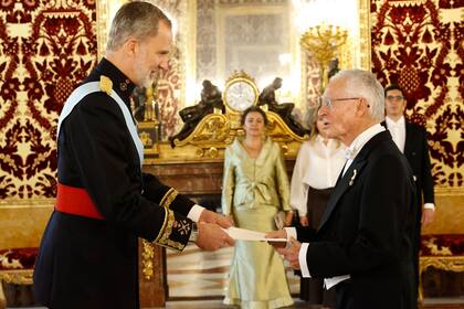 19/05/2022 El Rey Felipe VI recibe la carta credencial del nuevo embajador de Ecuador en España, Andrés Vallejo Arcos POLITICA CASA S. M. EL REY