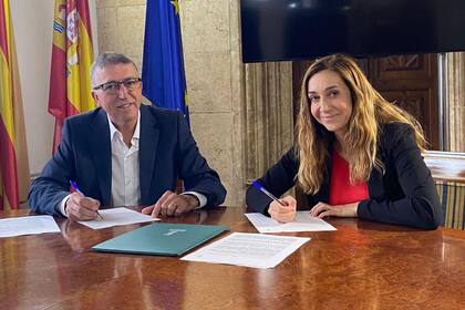 19/05/2023 El Consell pide al Gobierno medidas de protección a la citricultura en el acuerdo comercial UE-Mercosur. La consellera de Agricultura, Isaura Navarro, y el conseller de Economía Sostenible, Rafa Climent, han pedido al ministro de Agricultura, Pesca y Alimentación, Luis Planas, que el acuerdo comercial entre la Unión Europea y Mercosur incluya medidas para proteger la industria agroalimentaria valenciana y la seguridad alimentaria de los consumidores europeos. ECONOMIA GVA