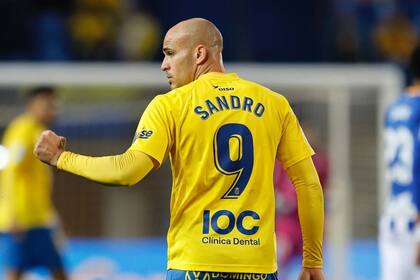 19/06/2023 El delantero Sandro Ramírez celebra un gol con la UD Las Palmas. La UD Las Palmas sigue dando forma a su plantilla para la temporada 2023-2024 en la que volverá a competir en la Primera División y anunció este lunes que ha ejecutado la compra a la SD Huesca del delantero Sandro Ramírez, que vestirá de amarillo hasta 2026. ISLAS CANARIAS ESPAÑA EUROPA DEPORTES LAS PALMAS CARLOS DIAZ-RECIO