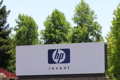 19/07/2005 Hewlett Packard HP logo sede eeuu.  Berkshire Hathaway, el vehículo inversor de Warren Buffett, ha adquirido un paquete de 120,95 millones de acciones del fabricante estadounidense de ordenadores personales e impresoras HP, cuyo valor se estima en unos 4.200 millones de dólares (3.872 millones de euros).  POLITICA ECONOMIA EMPRESAS HEWLETT PACKARD