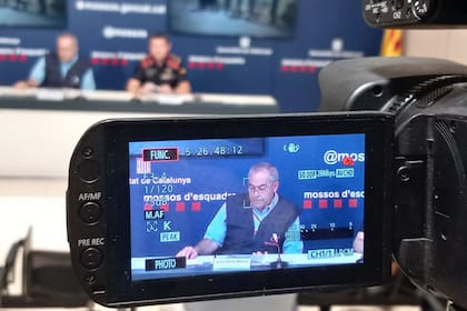 19/07/2024 El jefe de la División de Investigación Criminal (DIC) de Barcelona de los Mossos Lizard Hidalgo y el jefe de la Unidad Regional Operativa del Servicio de Vigilancia Aduanera en Catalunya Javier Martin explican un operativo contra el tráfico de cocaína POLITICA MOSSOS