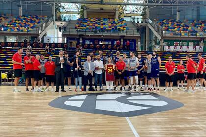 19/07/2024 Guarinos recibe la camiseta de la Selección Española de Baloncesto que guardará "como oro en paño" POLITICA CASTILLA-LA MANCHA ESPAÑA EUROPA GUADALAJARA