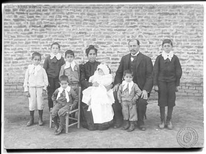 1909. Familia Dalio. El menor de todos es ahijado del presidente.