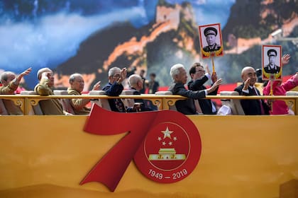El objetivo es celebrar el camino recorrido por China desde que era un país devastado por la guerra y la pobreza hasta convertirse en la segunda mayor economía del mundo.
