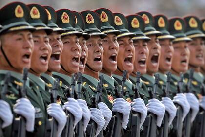 Tras la muerte de Mao en 1976, el partido lanzó una política de reformas y apertura bajo el liderazgo de Deng Xiaoping, que dio paso a décadas de crecimiento y desarrollo.