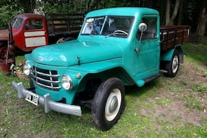 1952-1980. El Rastrojero original, tal como se lo fabricó hasta 1964: parabrisas partido, guardabarros estilo TC y motor Borgward diésel