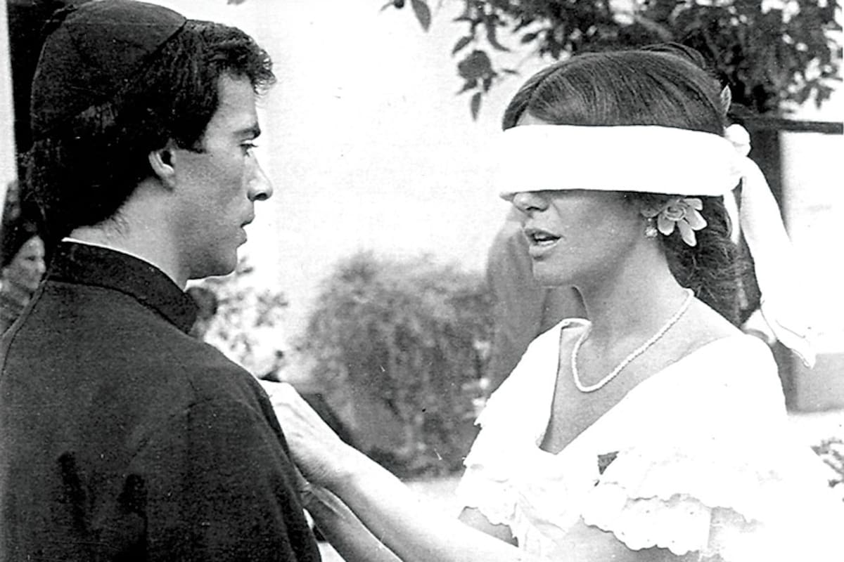 1984. Susú Pecoraro. Como el sacerdote Ladislao Gutiérrez, enamorado de Camila O''Gorman, en la película de María Luisa Bemberg