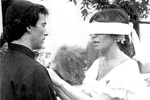 1984. Susú Pecoraro. Como el sacerdote Ladislao Gutiérrez, enamorado de Camila O''Gorman, en la película de María Luisa Bemberg